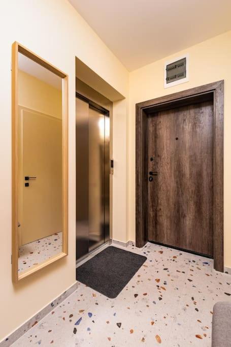 Hills View Central Apartment 플로브디프 외부 사진