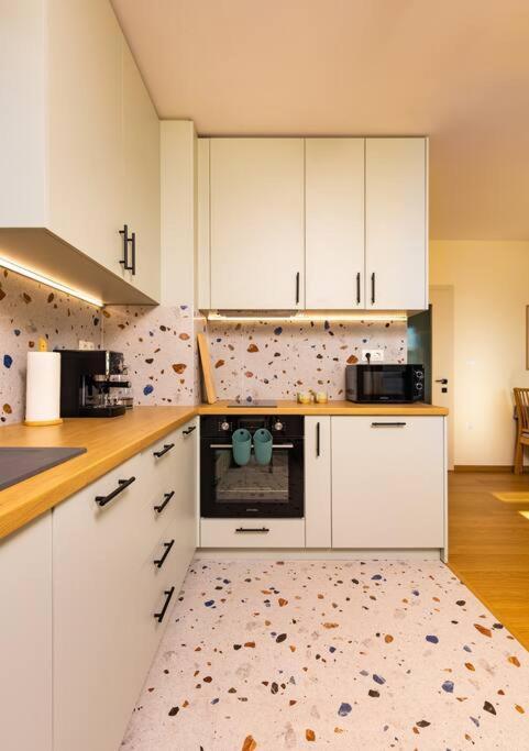 Hills View Central Apartment 플로브디프 외부 사진